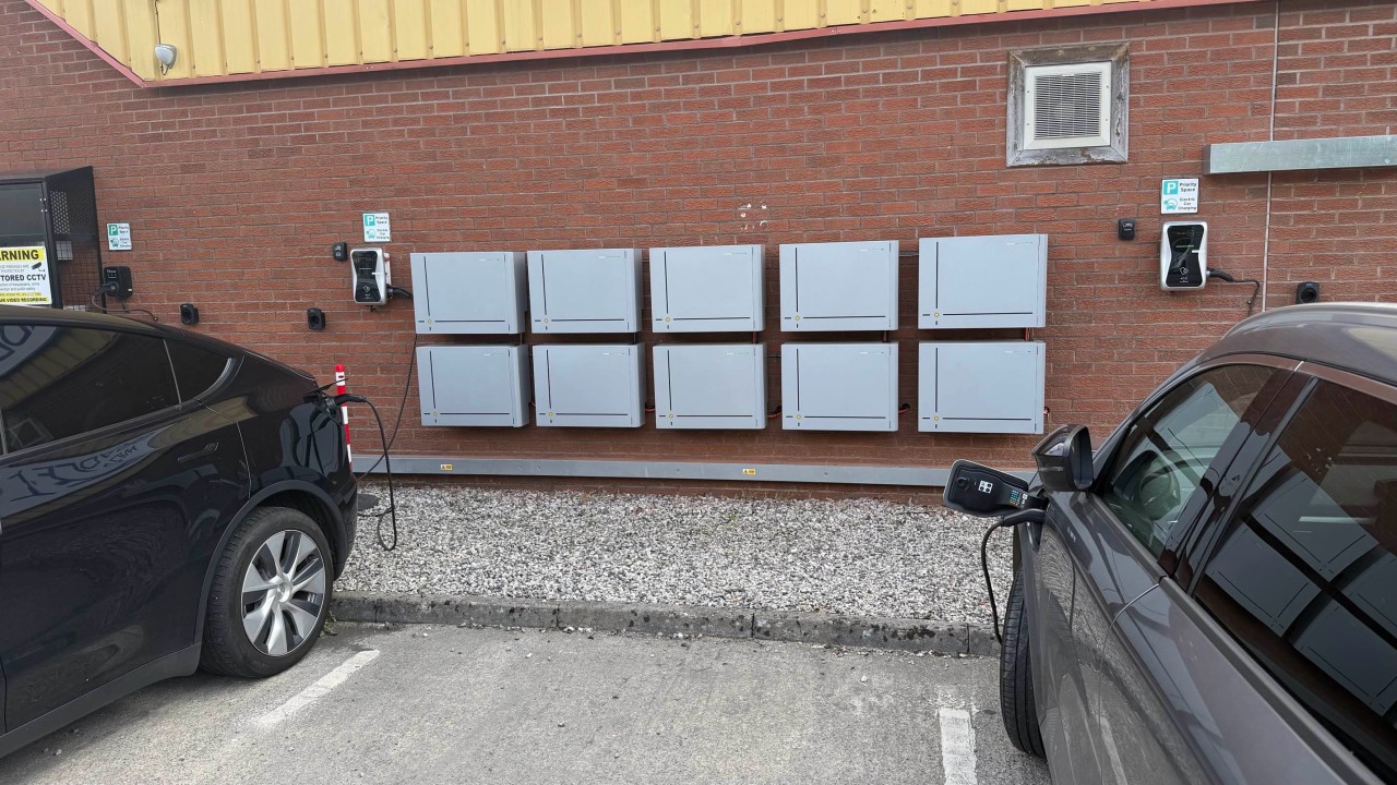 117 kWh Pytes V12 Battery Backup Protects Critical IT Infrastructure During Grid Outage